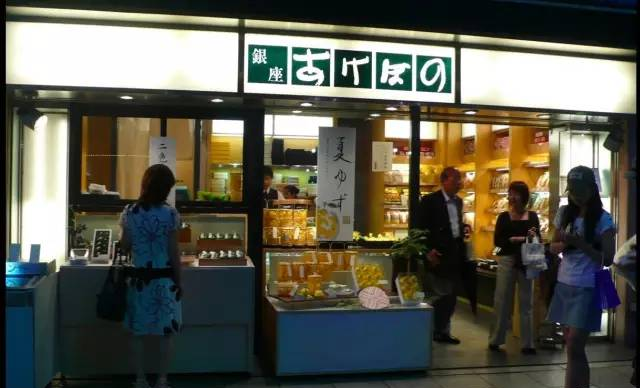 按季節(jié)為主題進行陳列