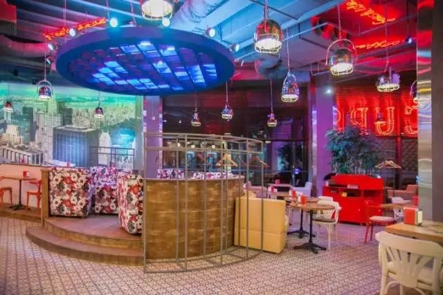 烏克蘭Redcups Café室內(nèi)設(shè)計