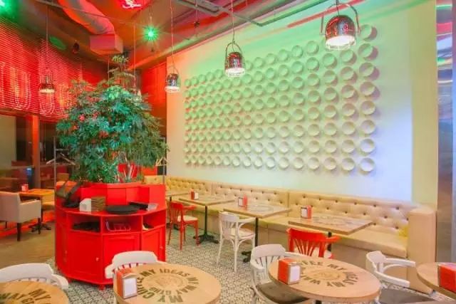 烏克蘭Redcups Café室內(nèi)設(shè)計