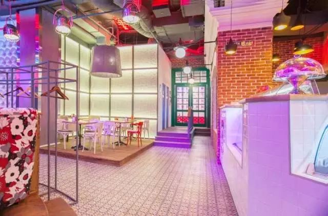 烏克蘭Redcups Café室內(nèi)設(shè)計