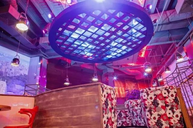 烏克蘭Redcups Café室內(nèi)設(shè)計