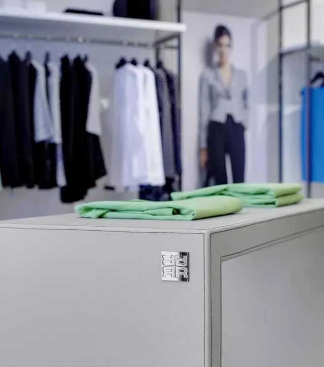 RIANI新概念店設(shè)計
