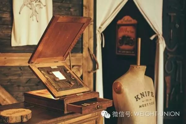 波蘭TRANSMISSION復(fù)古商店設(shè)計(jì)