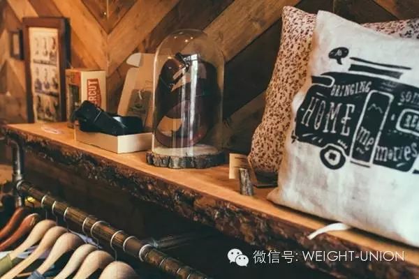 波蘭TRANSMISSION復(fù)古商店設(shè)計(jì)